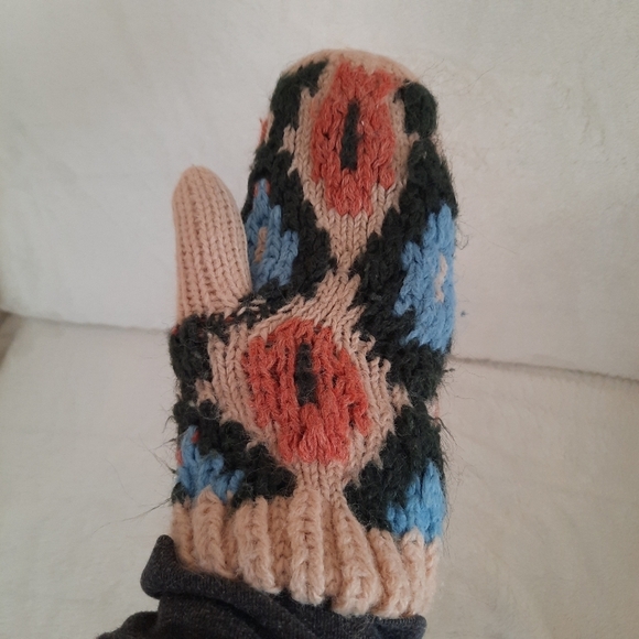 Wool blend multi-color fuzzy knit geometric pattern winter mittens - Picture 9 of 10